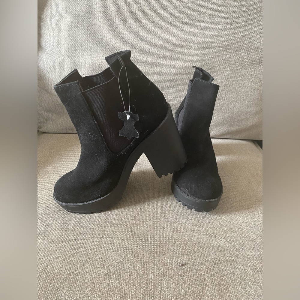 H&M Chelsea suade boot